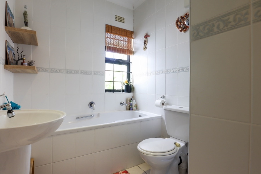 3 Bedroom Property for Sale in Sunningdale Western Cape